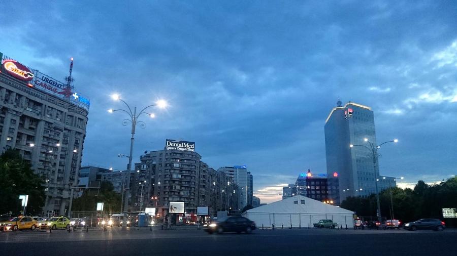 Piata Victoriei Square DentalMed rooftop